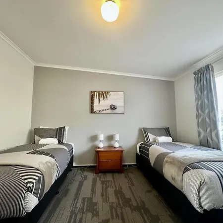 Barmup Accommodation At Middleton Mews Albany Exterior photo